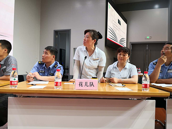 花兒隊(duì)在答題.jpg